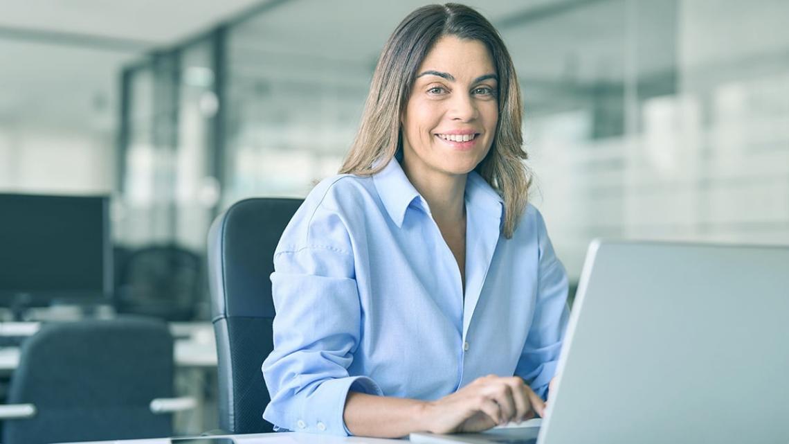 Professionelle Geschäftsumgebung mit Fokus auf Weiterbildung